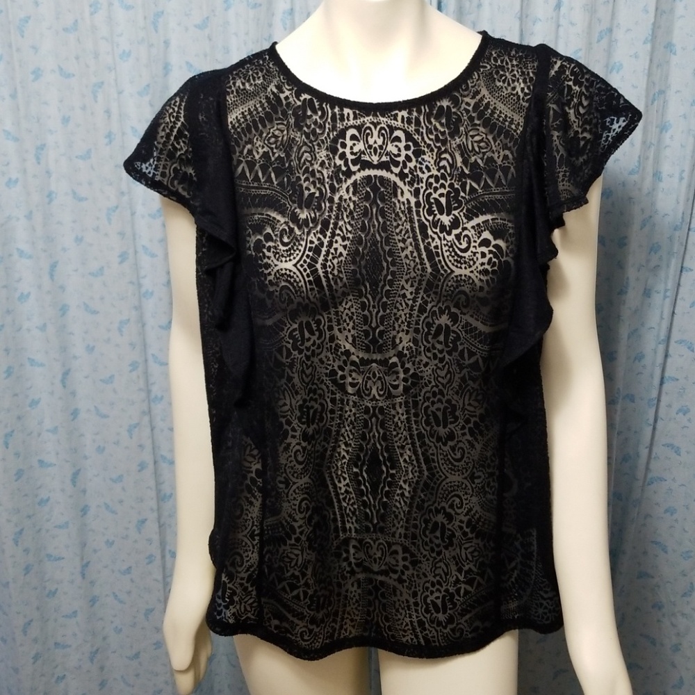 Apt 9. adorable top w/ flutter sleeves